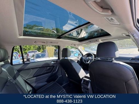 Certified 2022 Volkswagen Tiguan SE w/ Panoramic Sunroof Package AWD/4WD image 25