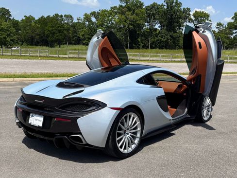 Used 2017 McLaren 570S RWD image 3