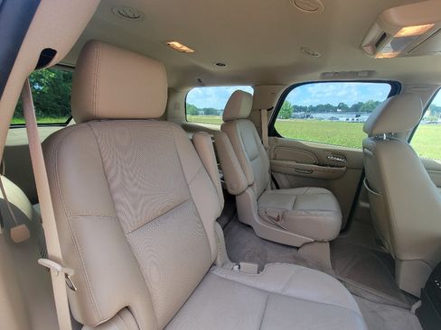 Used 2014 Cadillac Escalade Premium AWD/4WD image 32