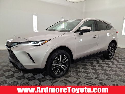 Certified 2023 Toyota Venza LE image 1