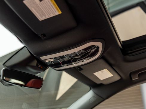 New 2026 Porsche Macan image 23