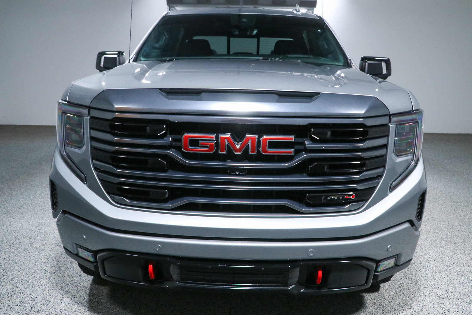 Used 2024 GMC Sierra 1500 AT4 w/ Technology Package AWD/4WD image 4