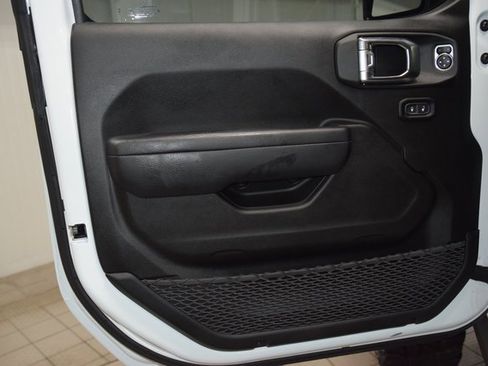 Used 2023 Jeep Gladiator Mojave w/ LED Lighting Group image 40