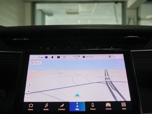 Used 2023 Jeep Grand Cherokee Limited w/ Black Appearance Package image 14