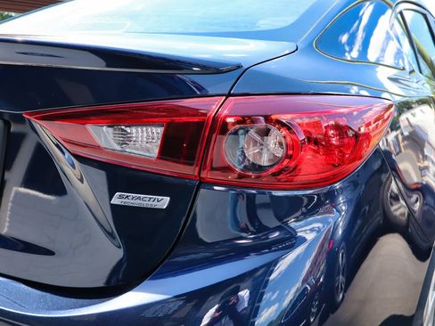 Used 2018 MAZDA MAZDA3 Touring FWD image 9