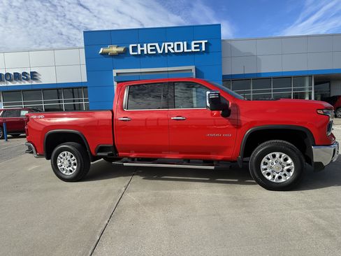 Used 2024 Chevrolet Silverado 3500 LTZ image 2