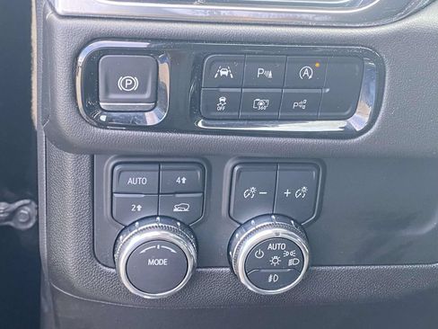 Used 2025 GMC Yukon XL Elevation AWD/4WD image 19