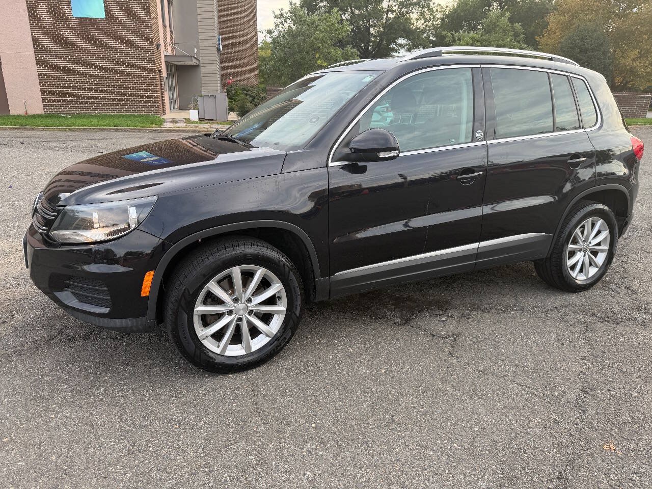 Used 2017 Volkswagen Tiguan Wolfsburg Edition AWD/4WD image 7