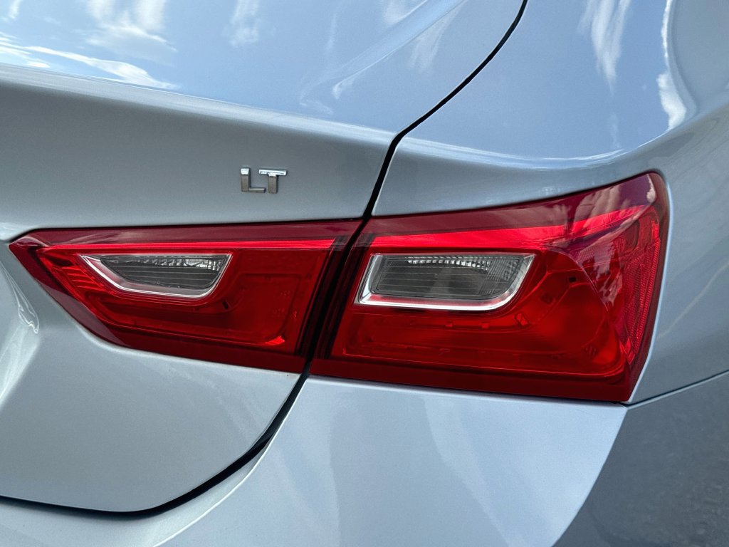 Used 2017 Chevrolet Malibu LT FWD image 29