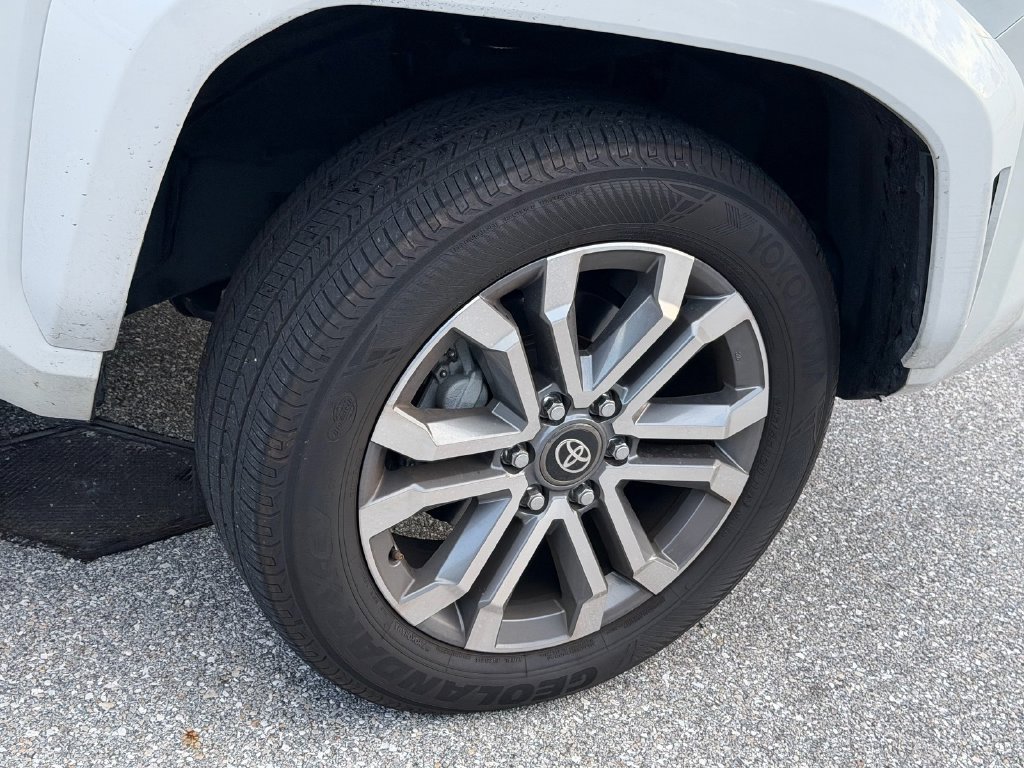 Used 2025 Toyota 4Runner Limited AWD/4WD image 9