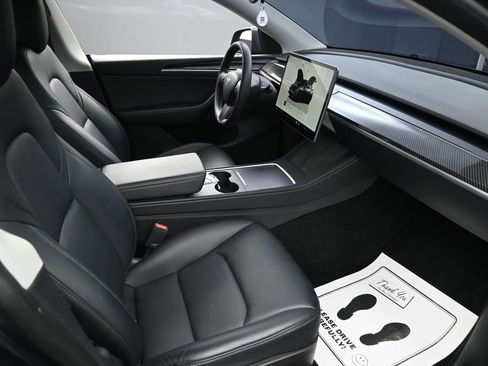 Used 2023 Tesla Model Y Long Range AWD/4WD image 35
