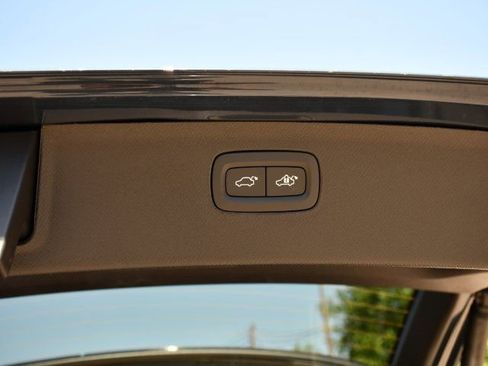 New 2026 Volvo XC90 B6 Plus w/ Protection Package Premier AWD/4WD image 30