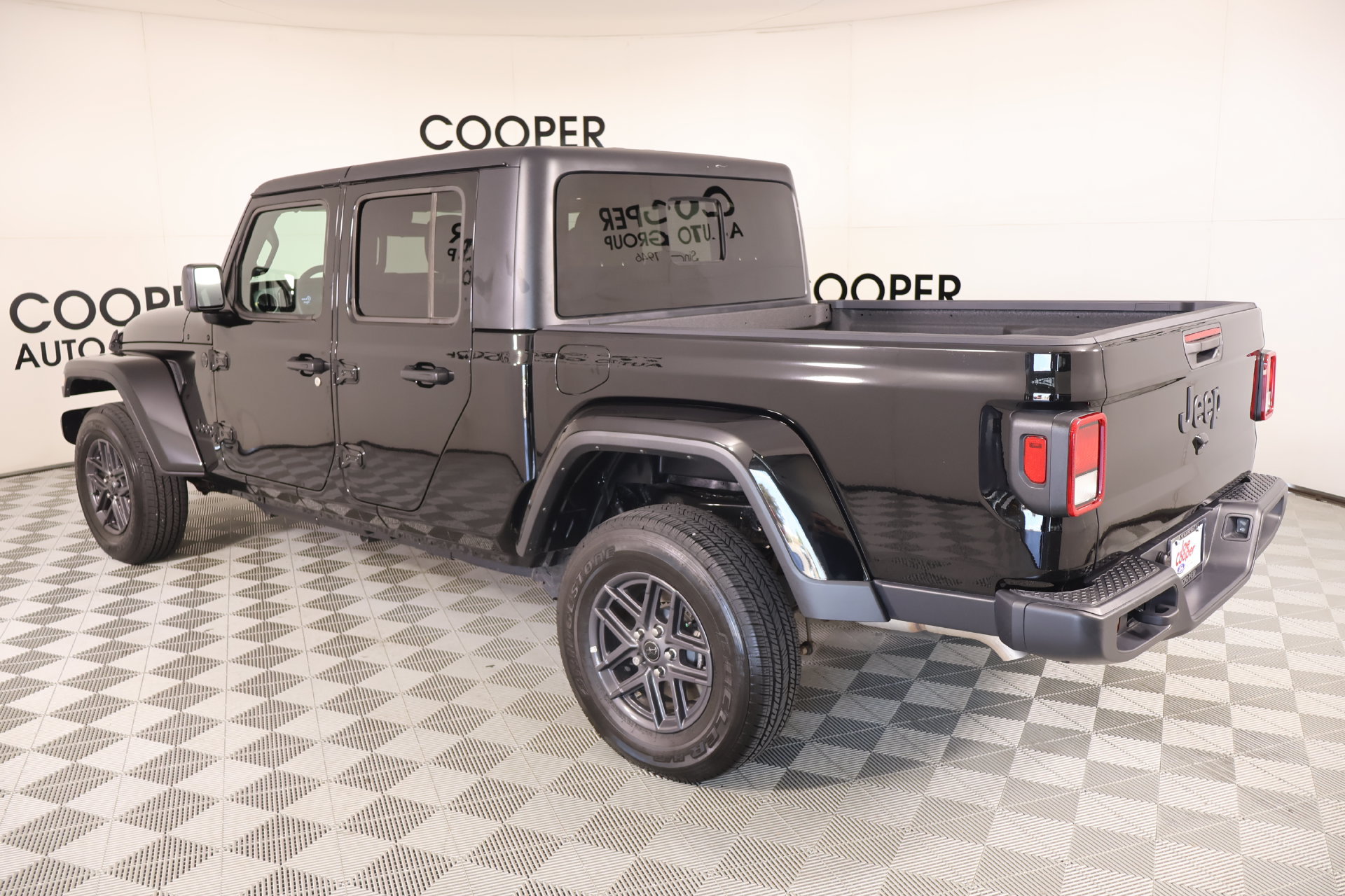 Used 2025 Jeep Gladiator Sport AWD/4WD image 22