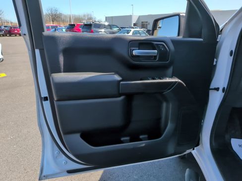 Used 2020 Chevrolet Silverado 1500 Custom w/ Custom Value Package image 11