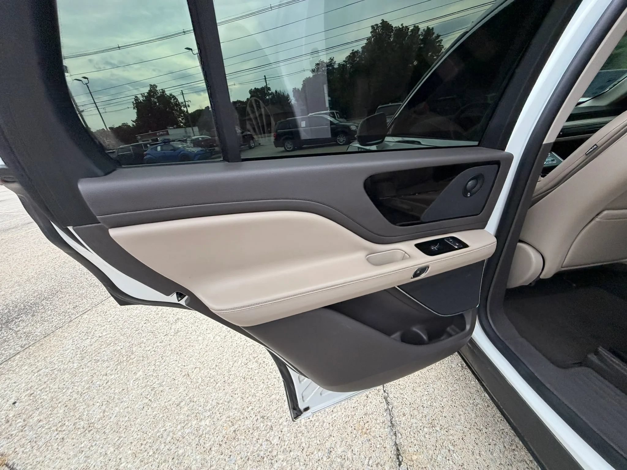 Used 2020 Lincoln Aviator Reserve w/ Elements Package Plus RWD image 25
