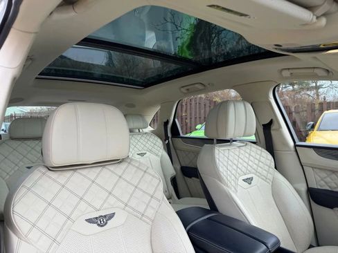 Used 2021 Bentley Bentayga w/ First Edition Specification image 22