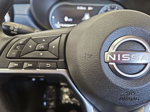 Used 2025 Nissan Versa SV FWD image 8