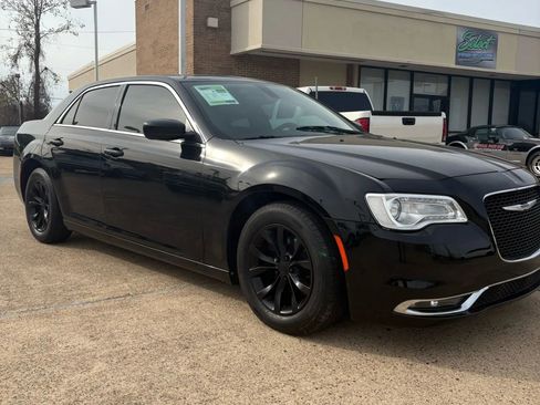 Used 2016 Chrysler 300 Limited image 3