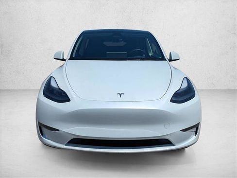Used 2024 Tesla Model Y Long Range AWD/4WD image 2