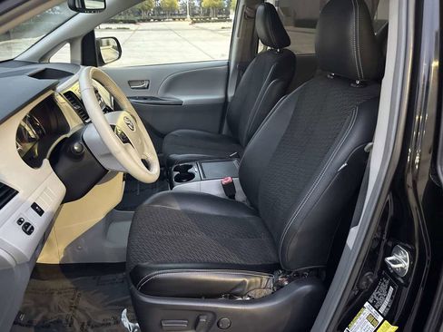 Used 2013 Toyota Sienna SE image 14