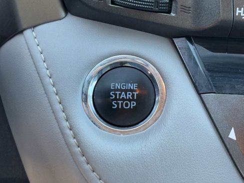 Used 2014 Toyota RAV4 Limited image 25