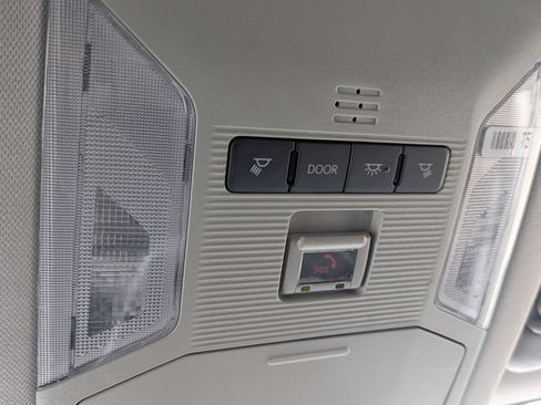Used 2025 Toyota RAV4 XLE AWD/4WD image 33