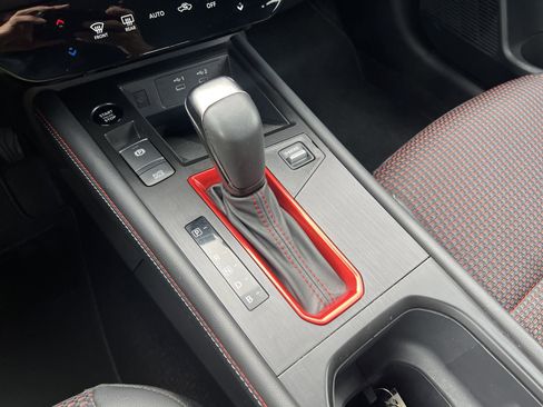 Certified 2025 Nissan Kicks SR FWD image 9