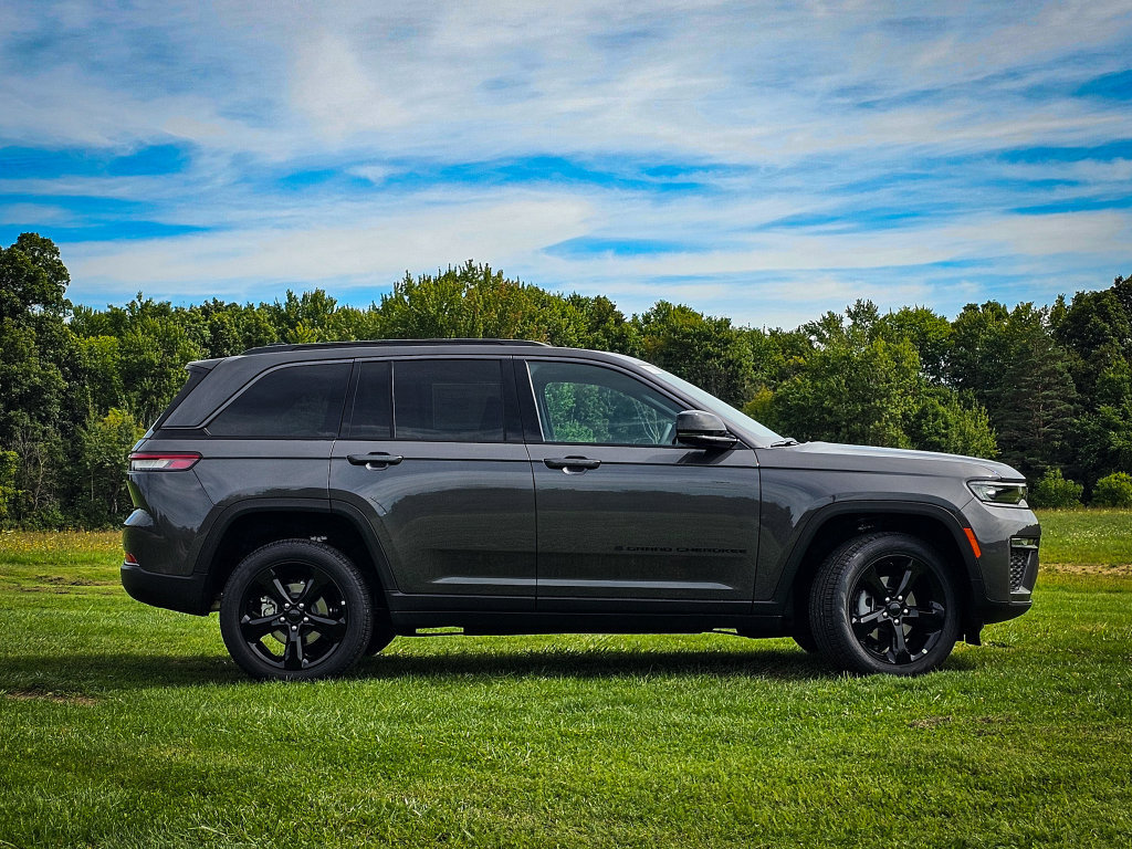 New 2026 Jeep Grand Cherokee Limited AWD/4WD image 2