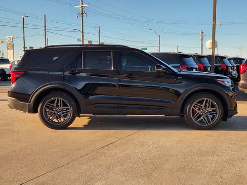 New 2026 Ford Explorer ST-Line w/ ST-Line Street Pack RWD image 7