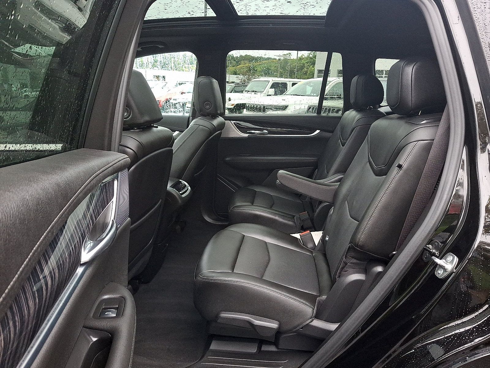 Used 2025 Cadillac XT6 Premium Luxury w/ LPO, Floor Liner Package FWD image 10