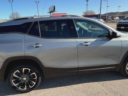 Used 2023 GMC Terrain SLT w/ Infotainment Package II FWD image 12