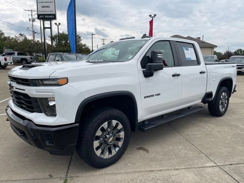 Used 2024 Chevrolet Silverado 2500 Custom w/ Custom Value Package AWD/4WD image 2