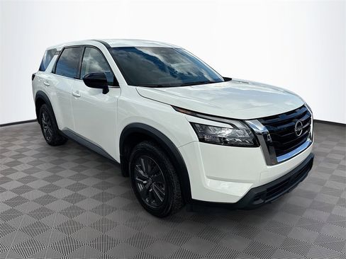 Used 2024 Nissan Pathfinder S image 4