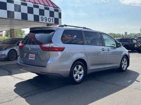 Used 2017 Toyota Sienna LE FWD image 7