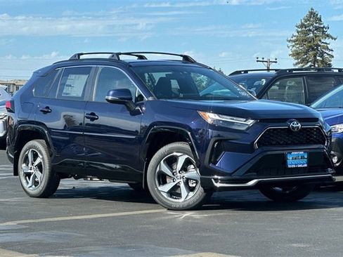 Used 2025 Toyota RAV4 SE image 2