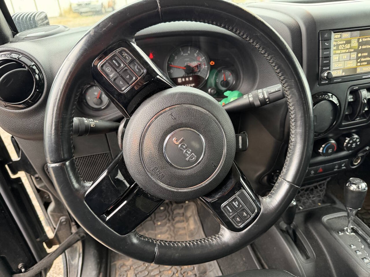 Used 2016 Jeep Wrangler Unlimited Sahara AWD/4WD image 32