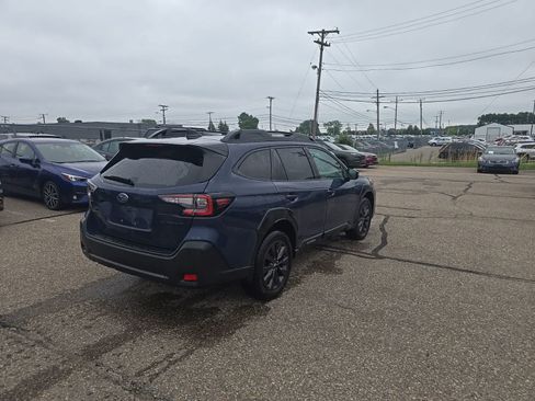 Used 2025 Subaru Outback Onyx Edition AWD/4WD image 9