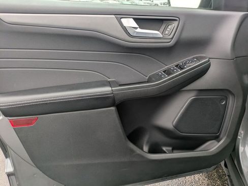 New 2024 Ford Escape SE image 22