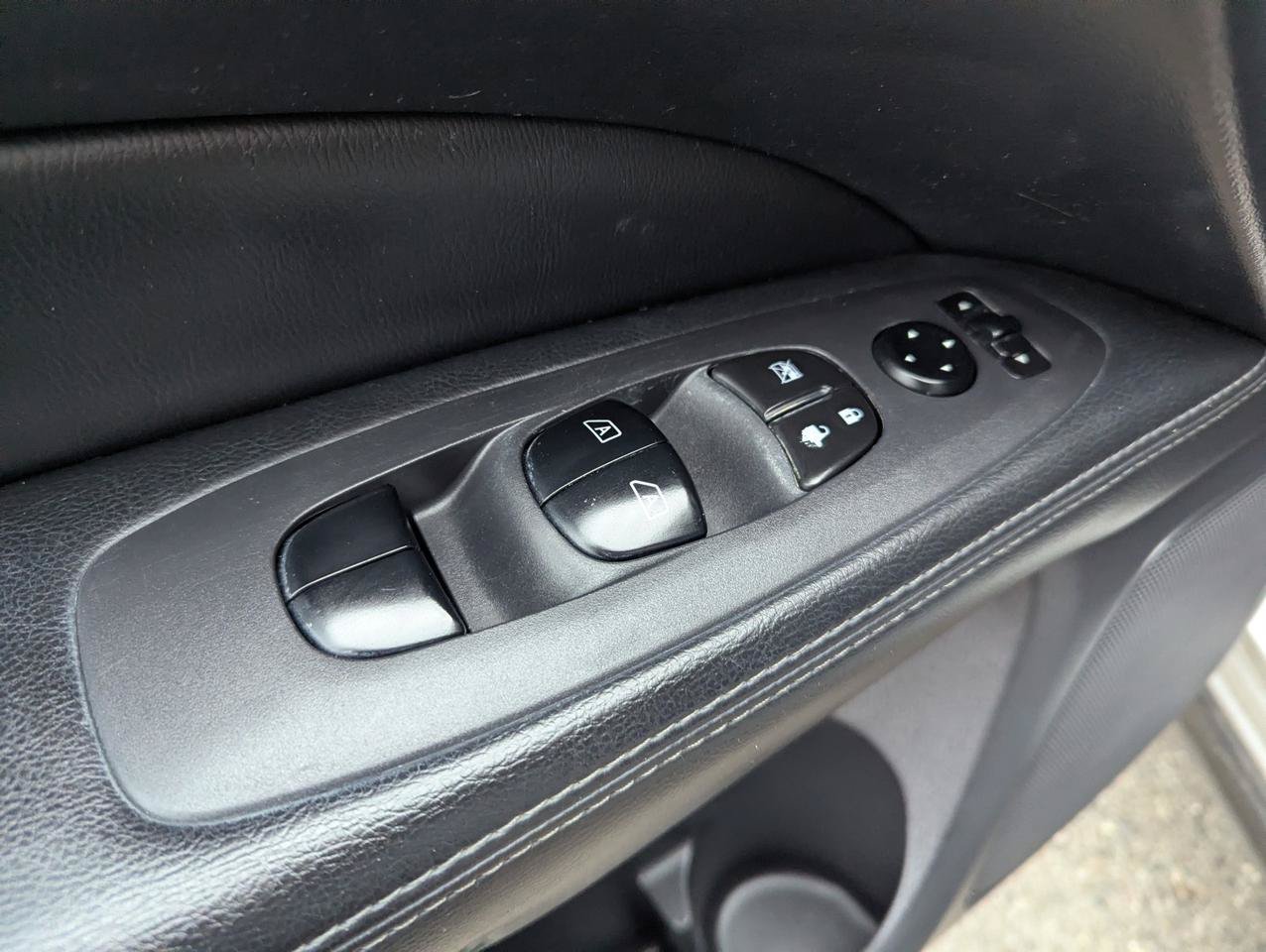 Used 2015 Nissan Pathfinder Platinum w/ Cargo Package FWD image 10