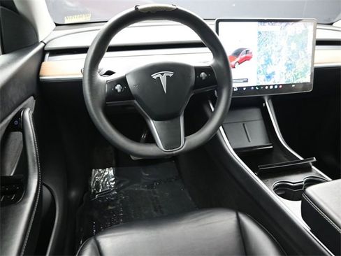 Used 2021 Tesla Model Y Long Range image 19
