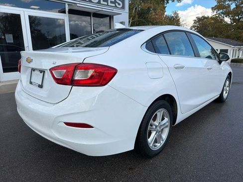 Used 2018 Chevrolet Cruze LT image 3