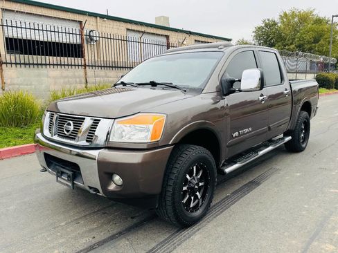Used 2014 Nissan Titan SL w/ SL Moonroof Package image 1