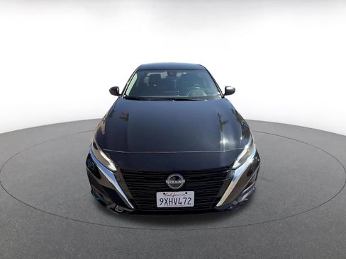Used 2025 Nissan Altima 2.5 SV FWD image 4
