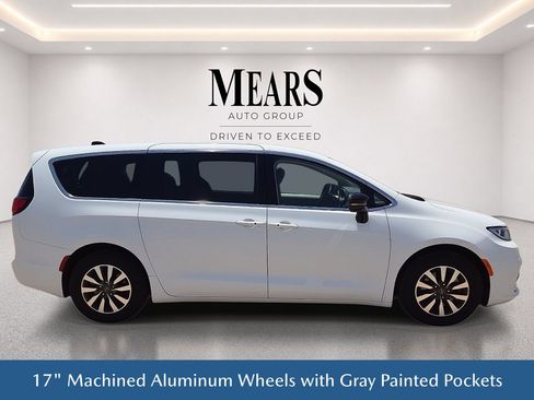 Used 2024 Chrysler Pacifica Limited FWD image 7