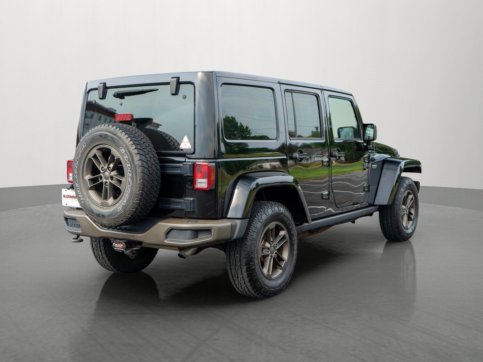 Used 2017 Jeep Wrangler Unlimited Sahara AWD/4WD image 7