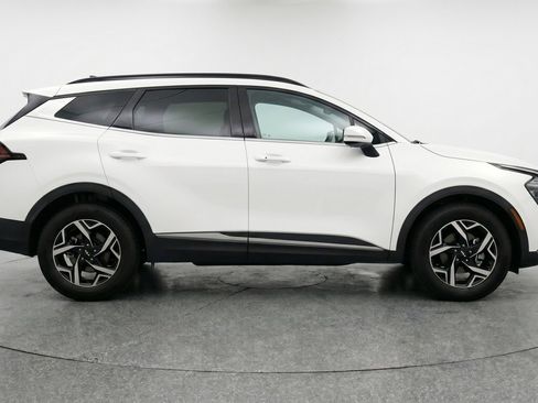 Used 2025 Kia Sportage LX FWD image 11