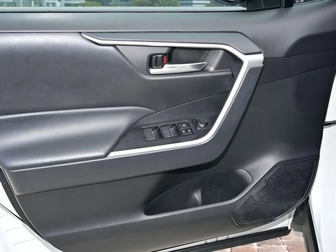 Used 2024 Toyota RAV4 XLE w/ Convenience Package FWD image 10