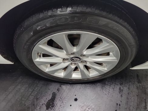 Used 2018 Toyota Camry LE FWD image 12