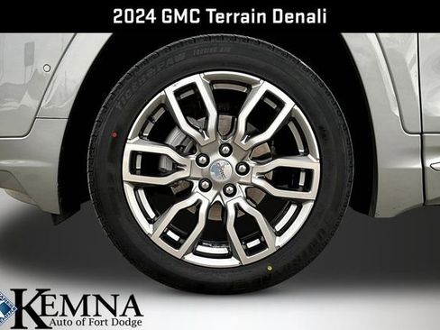 Used 2024 GMC Terrain Denali w/ Denali Premium Package image 36