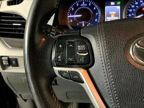 Used 2020 Toyota Sienna XLE FWD image 18